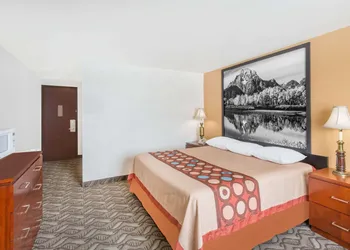 Super 8 by Wyndham Diamondville Kemmerer hotel thumbnail 5
