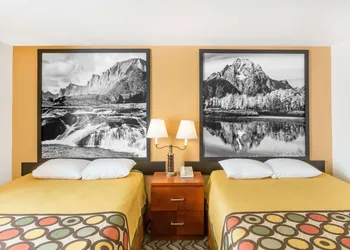 Super 8 by Wyndham Diamondville Kemmerer hotel thumbnail 6