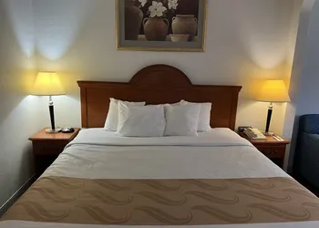 Quality Suites Altavista - Lynchburg South hotel thumbnail 3