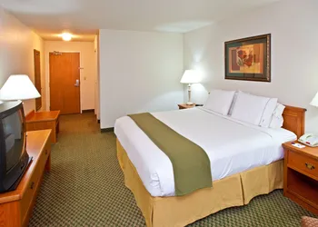 Holiday Inn Express Hotel & Suites by IHG hotel thumbnail 3