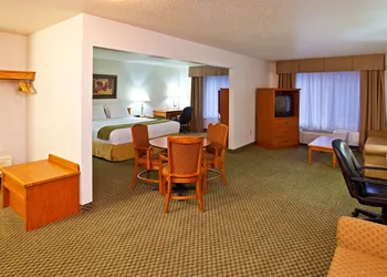 Holiday Inn Express Hotel & Suites by IHG hotel thumbnail 4