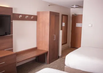 Holiday Inn Express Hotel & Suites by IHG hotel thumbnail 6