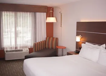 Holiday Inn Express Hotel & Suites by IHG hotel thumbnail 7