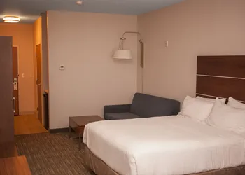 Holiday Inn Express Hotel & Suites by IHG hotel thumbnail 8