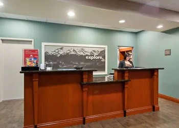Hampton Inn & Suites Clovis-Airport North hotel thumbnail 2