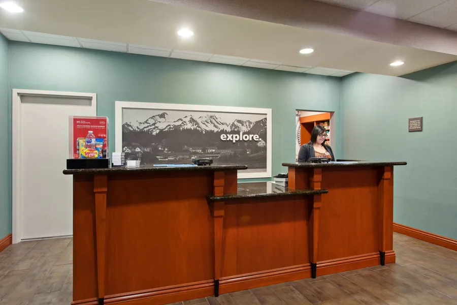 Hampton Inn & Suites Clovis-Airport North hotel detail image 2