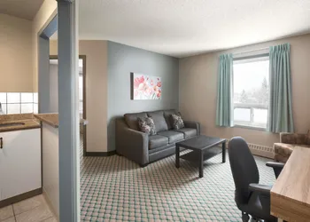 Travelodge by Wyndham Edmonton Airport hotel thumbnail 7