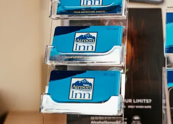 Airport Inn hotel thumbnail 8