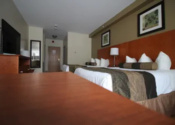 Quality Inn & Suites hotel thumbnail 4