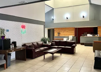 Lively Inn & Suites hotel thumbnail 3