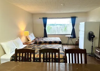 Lively Inn & Suites hotel thumbnail 4