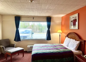 Lively Inn & Suites hotel thumbnail 6
