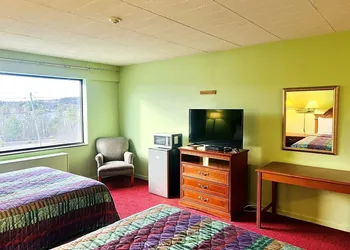 Lively Inn & Suites hotel thumbnail 7