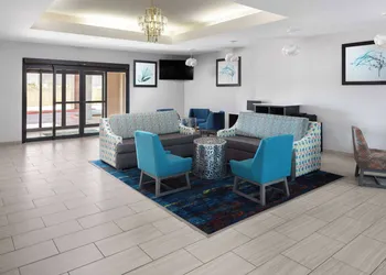 La Quinta Inn & Suites by Wyndham Woodward hotel thumbnail 2