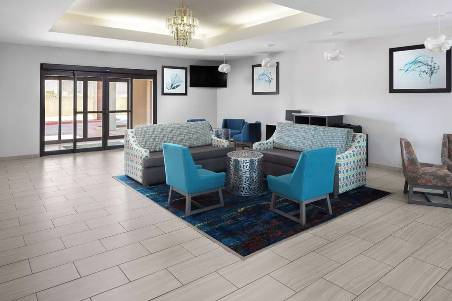 La Quinta Inn & Suites by Wyndham Woodward hotel detail image 2