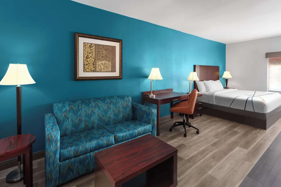 La Quinta Inn & Suites by Wyndham Woodward hotel detail image 6