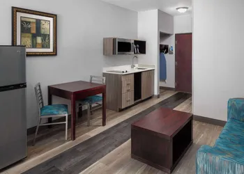 La Quinta Inn & Suites by Wyndham Woodward hotel thumbnail 8
