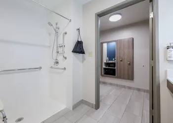 Holiday Inn Express & Suites Zion by IHG hotel thumbnail 8