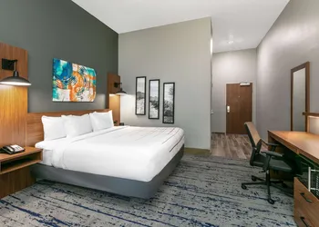 La Quinta Inn & Suites by Wyndham Jacksonville TX hotel thumbnail 4