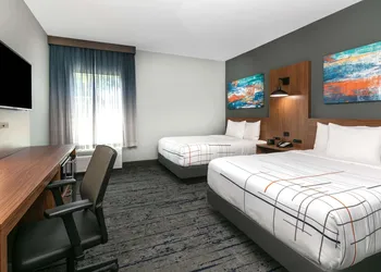 La Quinta Inn & Suites by Wyndham Jacksonville TX hotel thumbnail 5