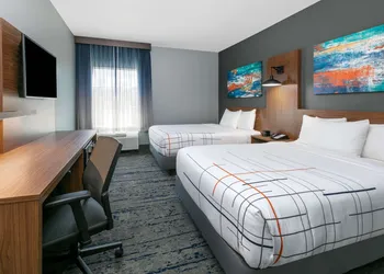 La Quinta Inn & Suites by Wyndham Jacksonville TX hotel thumbnail 8