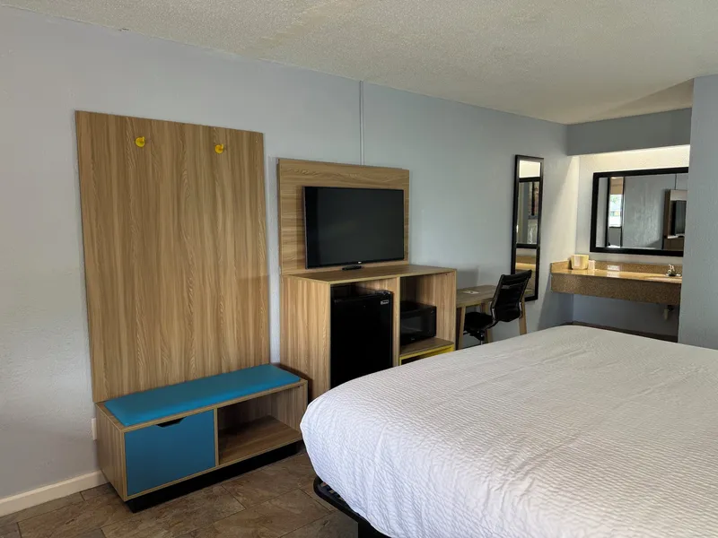 Days Inn by Wyndham Charlotte University hotel detail image 2