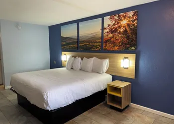 Days Inn by Wyndham Charlotte University hotel thumbnail 3