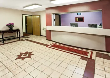 Super 8 by Wyndham Heath/Newark hotel thumbnail 2