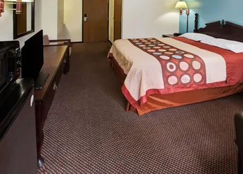 Super 8 by Wyndham Heath/Newark hotel thumbnail 4