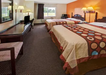 Super 8 by Wyndham Heath/Newark hotel thumbnail 6