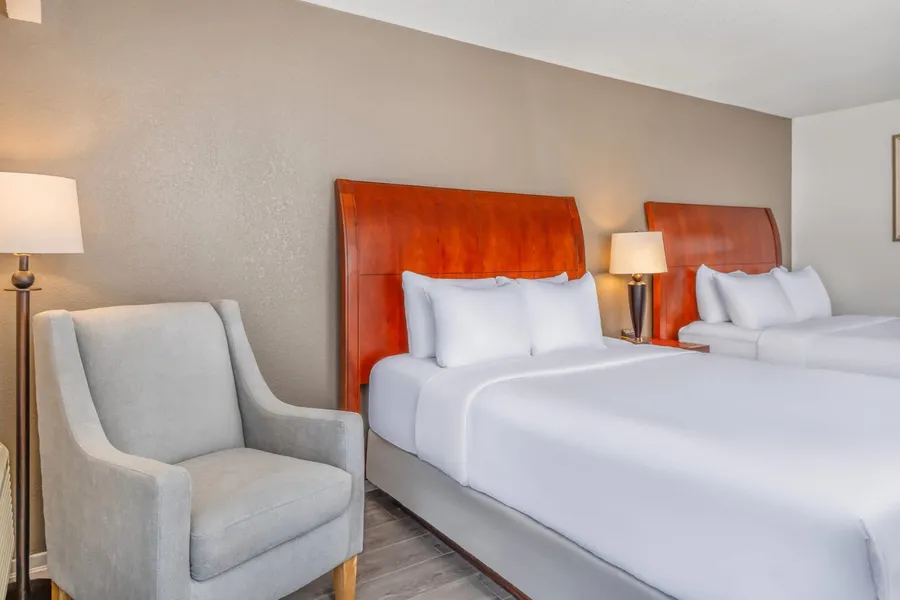 Comfort Inn & Suites Thousand Islands Harbour District hotel detail image 6