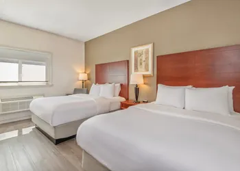 Comfort Inn & Suites Thousand Islands Harbour District hotel thumbnail 7