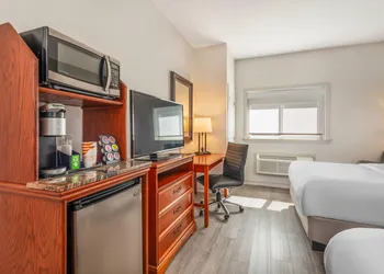 Comfort Inn & Suites Thousand Islands Harbour District hotel thumbnail 8