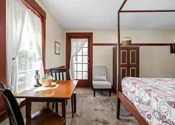 Artists Colony Inn hotel thumbnail 6