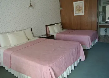 RoseWood Inn hotel thumbnail 8