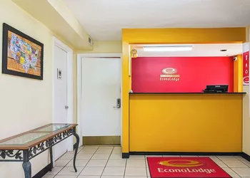 Econo Lodge Research Triangle Park hotel thumbnail 2