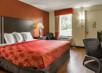 Econo Lodge Research Triangle Park hotel thumbnail 6
