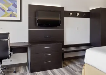 Holiday Inn Express and Suites Newton by IHG hotel thumbnail 2