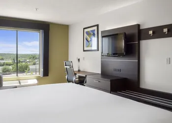 Holiday Inn Express and Suites Newton by IHG hotel thumbnail 4