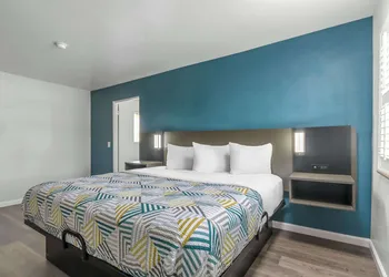 Studio 6 Suites Madera, California - Yosemite hotel thumbnail 3
