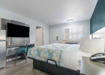 Studio 6 Suites Madera, California - Yosemite hotel thumbnail 6
