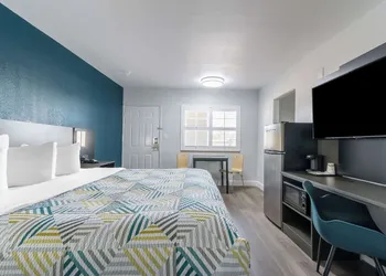 Studio 6 Suites Madera, California - Yosemite hotel thumbnail 8