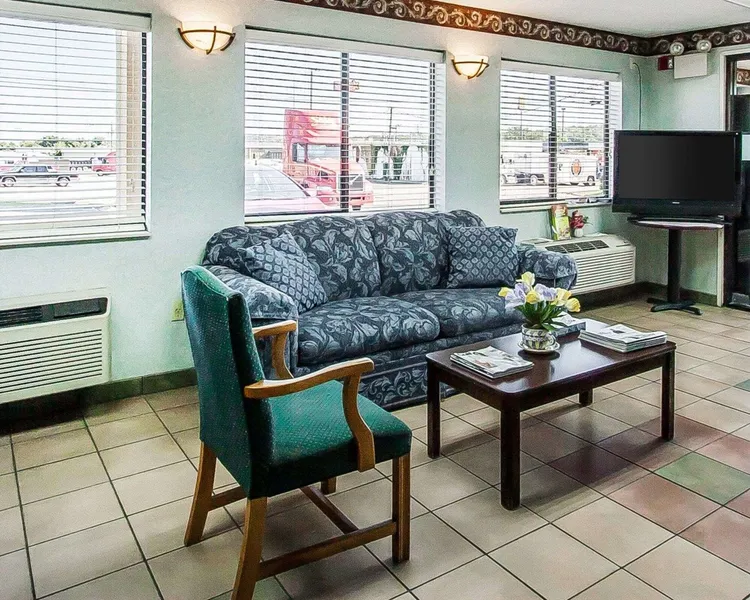 Econo Lodge Inn & Suites Southeast hotel detail image 2