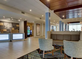 Holiday Inn Express Hotel & Suites Mount Pleasant by IHG hotel thumbnail 2