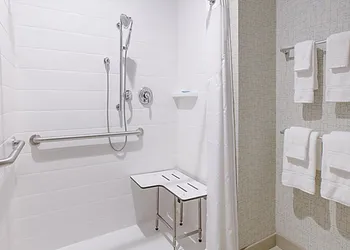 Holiday Inn Express Hotel & Suites Mount Pleasant by IHG hotel thumbnail 3