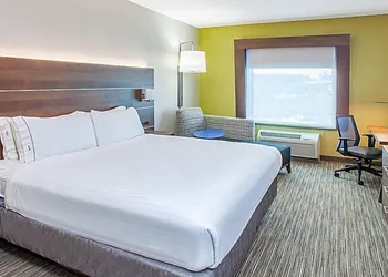 Holiday Inn Express Hotel & Suites Mount Pleasant by IHG hotel thumbnail 5