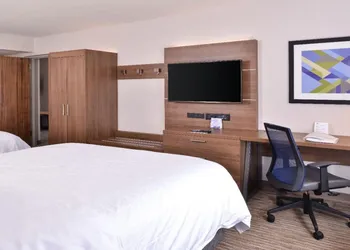 Holiday Inn Express Hotel & Suites Mount Pleasant by IHG hotel thumbnail 7