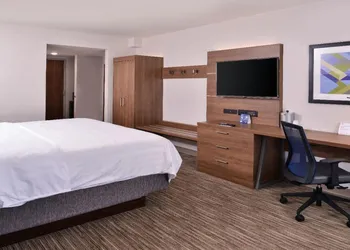 Holiday Inn Express Hotel & Suites Mount Pleasant by IHG hotel thumbnail 8