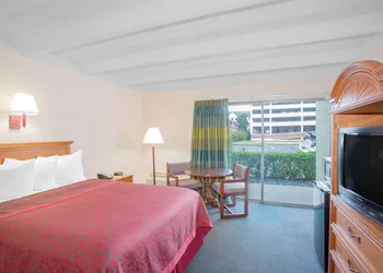 Days Inn by Wyndham Tallahassee University Center hotel thumbnail 3