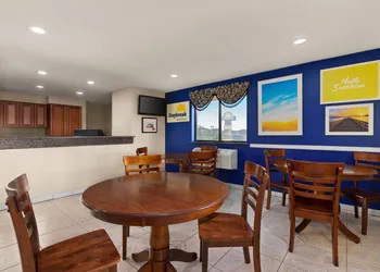 Days Inn by Wyndham Orange Park/Jacksonville hotel thumbnail 2